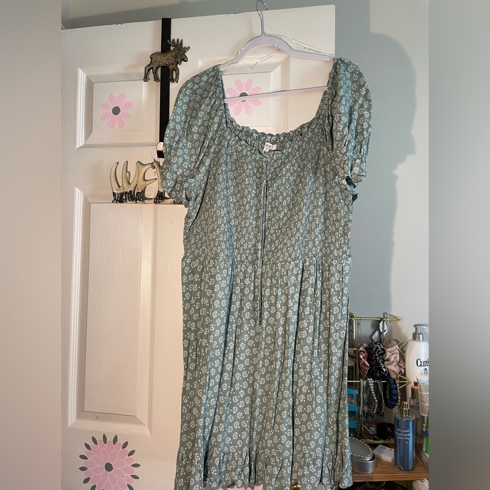 Plus size green dress